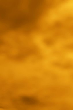 Yumuşak bulanık ve ışıl ışıl dokuları olan sakin, soyut kehribar arkaplan, altın gradyan