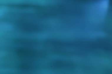 Teal ve gök mavisi kusursuz bir şekilde harmanlanarak atmosferik, sakin ve soyut bir arkaplan oluşturur