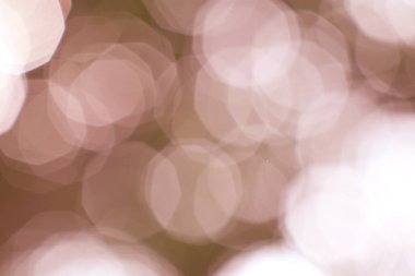 Yumuşak parıldayan küreler ve soyut ışıklar içeren rüya gibi arka plan.