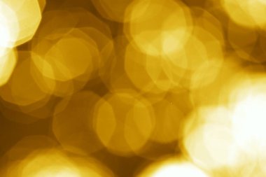 Rüya gibi ve ruhani altın bokeh parlak bir atmosferle örtüşür.