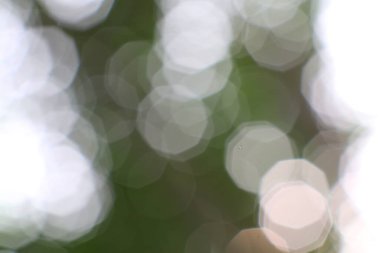 Rüya gibi, ruhani ve organik kompozisyonu olan soyut parıldayan bokeh ışığı