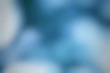 Yumuşak harmanlanmış maviler ve beyazlar rüya gibi soyut bir arkaplan oluşturur