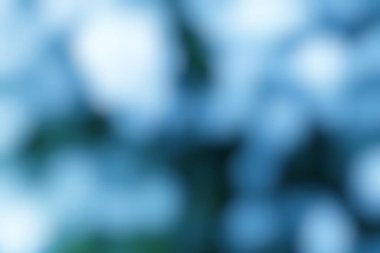 Sakin bir tasarım için bulanık mavi ve beyaz soyut arkaplan