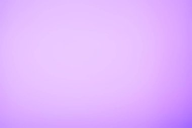 Yumuşak bir lavanta eğimi, sakin ve zarif bir zemin oluşturur.