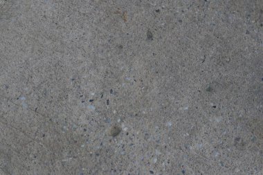 Benekli desenleri ve küçük toplamsal parçaları olan gri beton bir zemin, çeşitli tasarım projeleri için ince ve çok yönlü bir zemin sağlar..