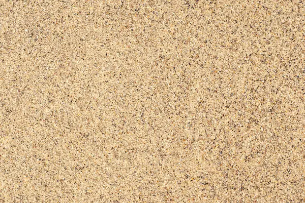 Sahil boyunca yayılan pürüzsüz altın kum dokusu rahatlama ve rahatlama aktivitelerine davetiye çıkarıyor.