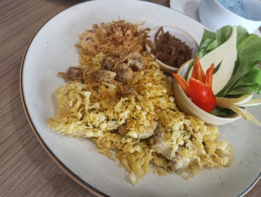 Khao Chae seti, Tay pilavı soğuk suya batırılmış.
