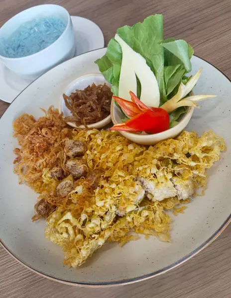 Khao Chae seti, Tay pilavı soğuk suya batırılmış.