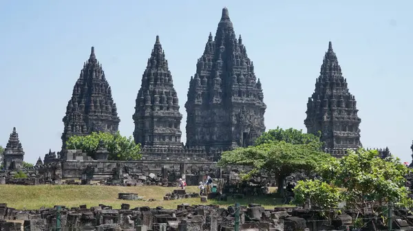 Endonezya şehrindeki antik Prambanan Hindu tapınağı, en ünlü eyaletin başkenti.