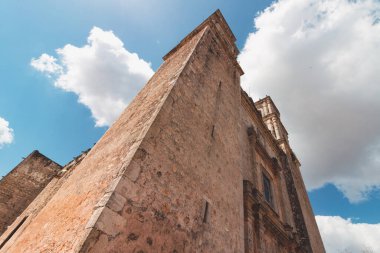 Tulum Mexico 'daki eski kilise. Tarihi Şehir 'de Turizm İçin Güneşli Gün.