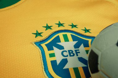 PAULO, BRAZIL - 23 Haziran 2018: Brezilya futbol takımının ulusal sembolü veya logosu CBF ve futbol topu. Futbol Editör ResmiName.