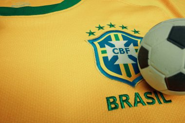 PAULO, BRAZIL - 23 Haziran 2018: Brezilya futbol takımının ulusal sembolü veya logosu CBF ve futbol topu. Futbol Editör ResmiName.