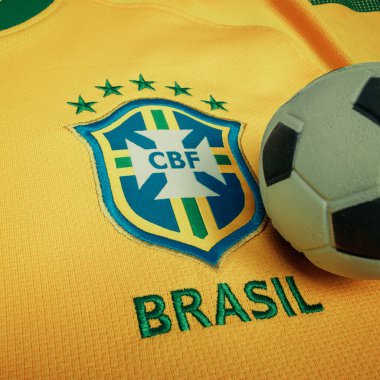 PAULO, BRAZIL - 23 Haziran 2018: Brezilya futbol takımının ulusal sembolü veya logosu CBF ve futbol topu. Futbol Editör ResmiName.