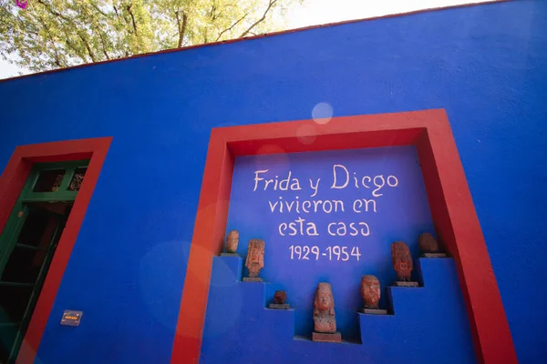 stock image MEXICO CITY, MEXICO - MARCH 24, 2019: Frida Khalo Old House, Museum of famous mexican artist painter. Mexican Tourism Editorial Image.