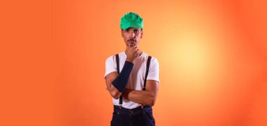 Karnaval - Brezilyalı Karnaval Kostümlü Siyah Adam İzole Edildi