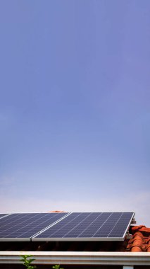 Güneş Enerjisi Fotovoltaik Paneli, Uzay Metni ile Sosyal Medya Şablonu