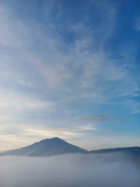 Tepenin tepesinden manzaraya 