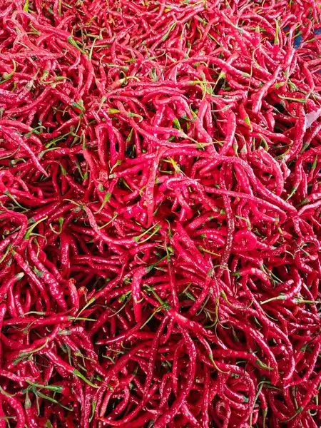 Bir sürü Cabe Merah ya da markette satılık kırmızı biber. Kırmızı biber arka plan deseni.