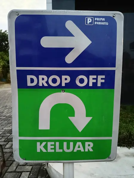 Pekanbaru, Endonezya - 29 Ocak 2025: İniş veya çıkış için imza.