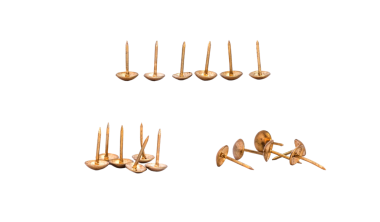 Pirinç itme pimleri kırpma yolu ile beyaz arkaplan izole