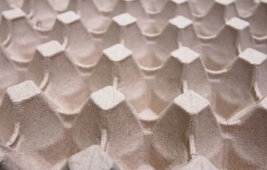 Boş kağıt yumurta tepsisi açı açısı, doku ya da arka plan. Karton yumurta tepsisinin arka planını kapatın. Seçici odak.