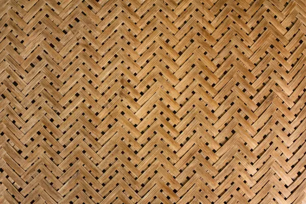 Bambu, genellikle Kuzey Tayland 'da kullanılan konteynır nesnesi için ringa kemiği tasarımı kullanılarak üretilir.