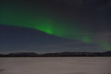 Kuzey Işıkları ya da Yukon Kanada 'da Aurora Borealis olarak da bilinir.