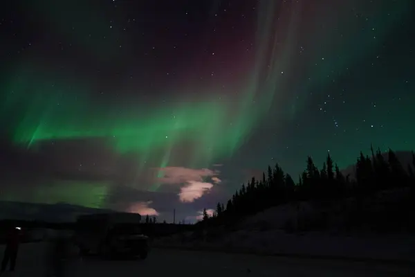 Kuzey Işıkları ya da Yukon Kanada 'da Aurora Borealis olarak da bilinir.