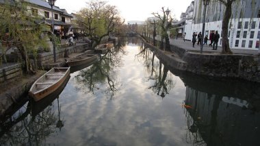 Japonya 'daki Kurashiki antik köyünün manzarası.