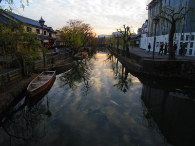 Japonya 'daki Kurashiki antik köyünün manzarası.