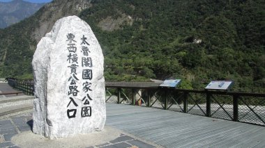 Taroko vadisi ve tapınağı Hualien Tayvan 'daki Taroko Ulusal Parkı' nda.