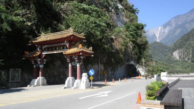 Taroko vadisi ve tapınağı Hualien Tayvan 'daki Taroko Ulusal Parkı' nda.