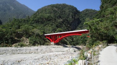 Taroko vadisi ve tapınağı Hualien Tayvan 'daki Taroko Ulusal Parkı' nda.