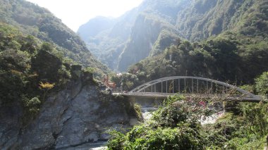 Taroko vadisi ve tapınağı Hualien Tayvan 'daki Taroko Ulusal Parkı' nda.