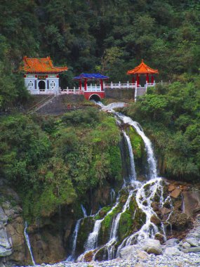 Taroko vadisi ve tapınağı Hualien Tayvan 'daki Taroko Ulusal Parkı' nda.