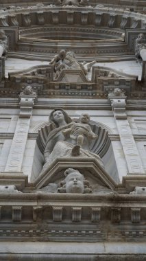 Girona Katedrali Güzel bulutlu ve güneşli bir günde