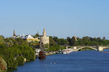 Sevilla, Plaza de Espana ve İspanya 'nın güneyindeki nehir.