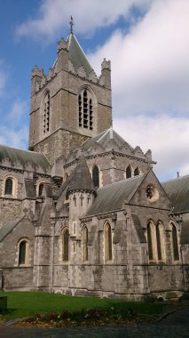 St. Patrick 's Park-Dublin' deki katedral ve park İrlanda 'nın göbeğindeki tarihi St. Patrick Katedrali, İsa Kilisesi Katedrali