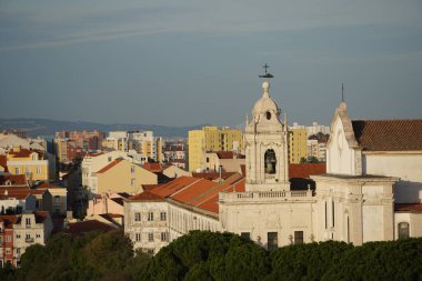 Lizbon şehir manzarası Portekiz 'de bulutlu bir günde