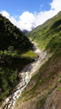 Salkantay Dağ Yürüyüşü, Humantay gölü ve Peru 'da bir nehir.