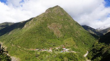 Salkantay Dağ Yürüyüşü, Humantay gölü ve Peru 'da bir nehir.