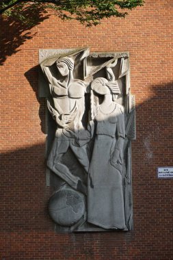 Belçika 'nın güzel Mons kasabasının heykelleri.