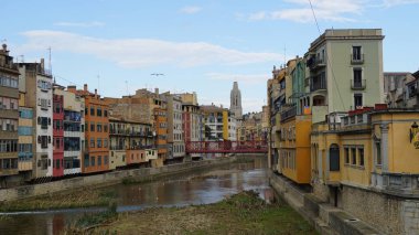 Girona şehri güzel Katalonya 'da bir sonbahar günü manzarası