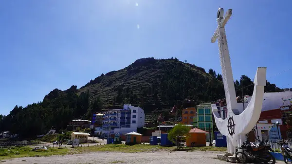 Bolivya 'da Copacabana sokaklarında güneşli bir gün..
