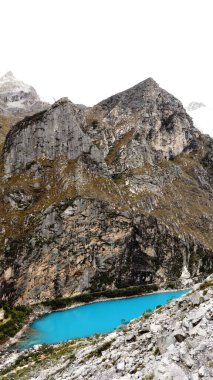 Lake Paron and the mountain who inspired the logo of Paramount Pictures in Peru. clipart