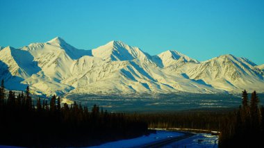 Haines Junction 'a Kluane yolculuğu, Yukon Bölgesi, Kanada kışın