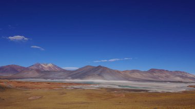 Şili 'deki Laguna Tuyajto' ya giden Atakama Çölü Altiplano istikametinde.
