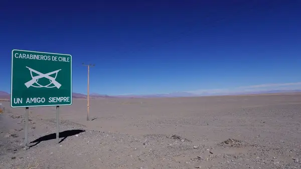 Şili 'deki Laguna Tuyajto' ya giden Atakama Çölü Altiplano istikametinde.