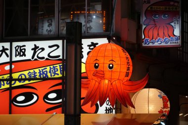 Dontonbori, Namba Osaka bölgesi, Osaka, Japonya. Namba, Osaka 'da bir eğlence alanı olarak bilinir..