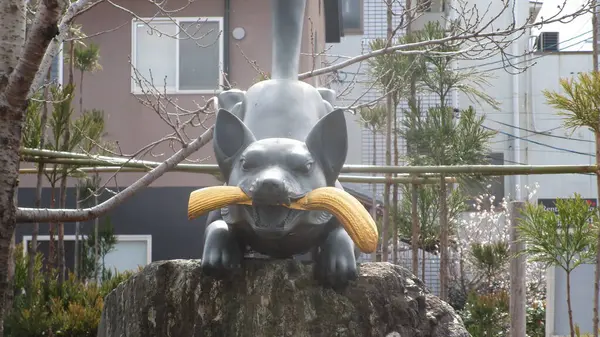 Japonya 'nın güzel Kyoto şehrinde Fushimi Inari Tapınağı tanrıları
